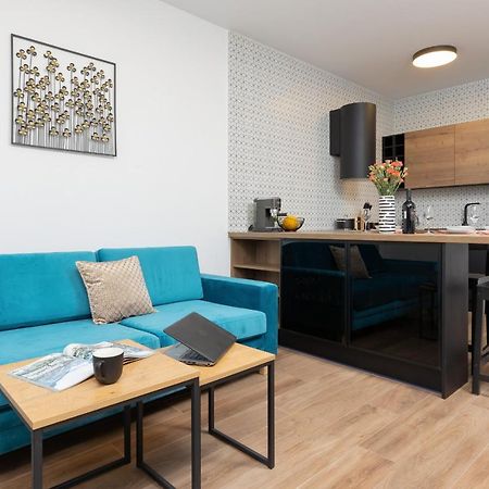Srodmiescie Warsaw Muranow Apartments With Parking By Noclegi Renters Εξωτερικό φωτογραφία